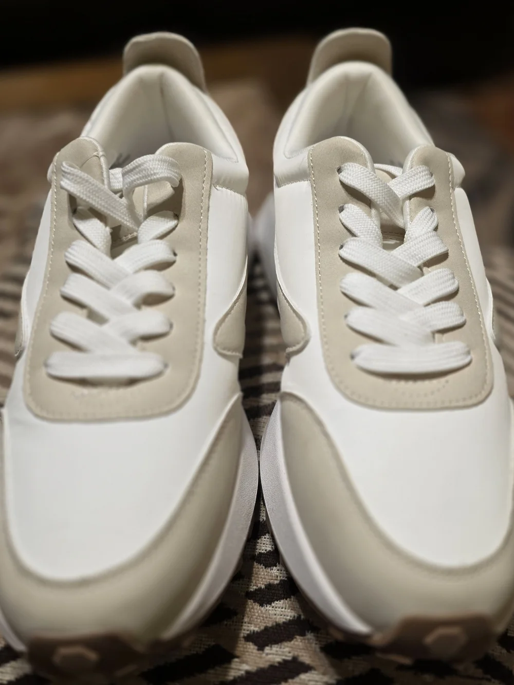 DV by Dolce Vita Women's White and Beige Low-Top Sneakers